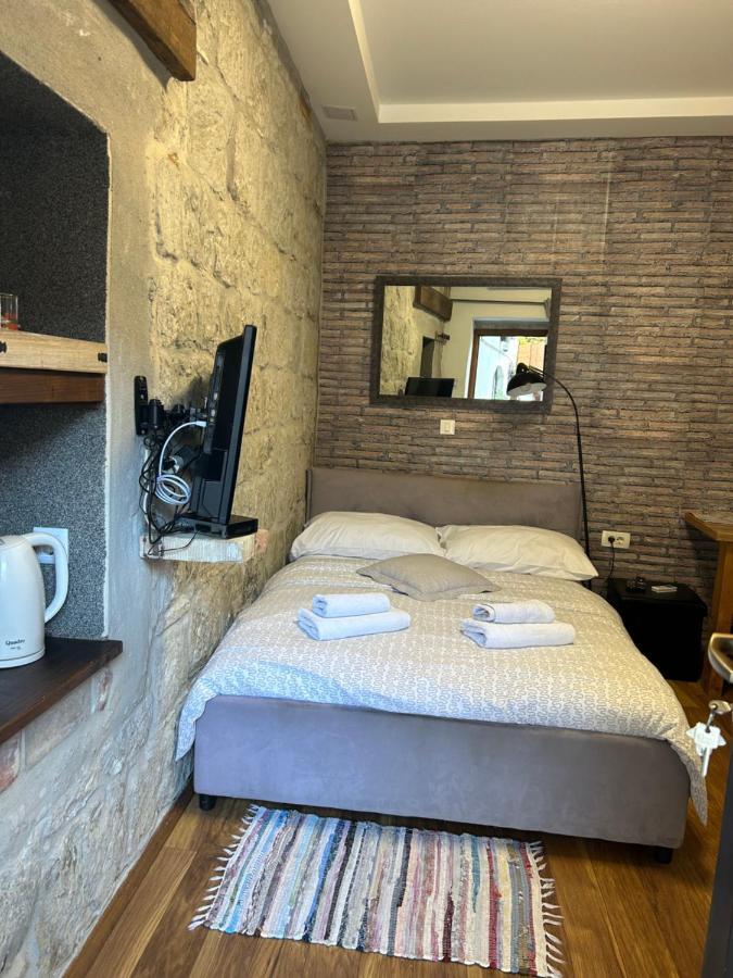 Elena Rooms Split Exterior photo